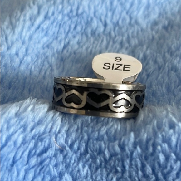 Silver Heart Pattern Ring - Picture 2 of 2